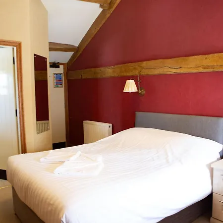 אורחן Coach House